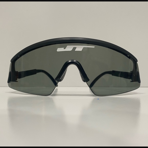 Meet your Posher, Tommy - Picture 8 of 15